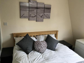 Ocean Apartment, 50 yds to Beach, Sleeps 10